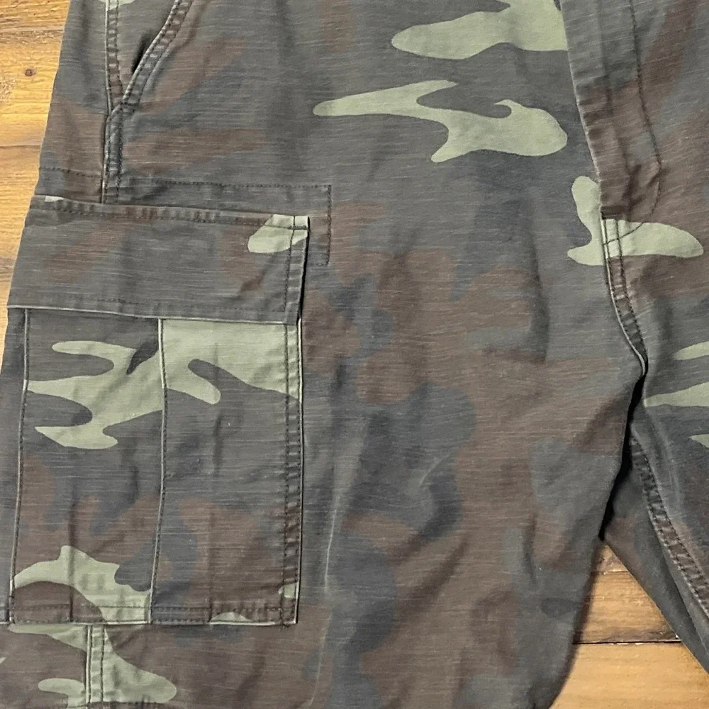 Levi's Cargo Shorts Men's Size 40 Camouflage Military Baggy‎ Skater Hipster Y2K